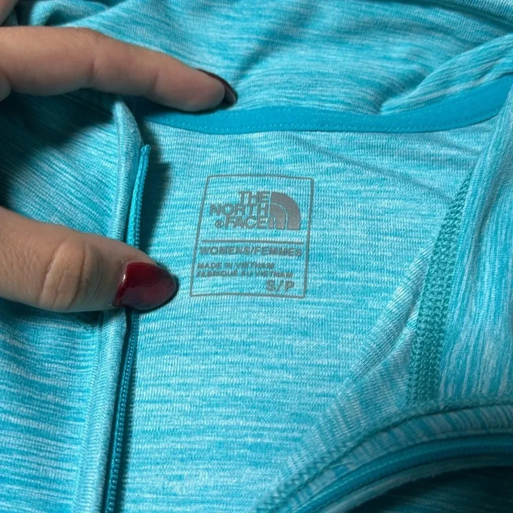 The North Face Lightweight Athletic Quarter Zip - Picture 5 of 13